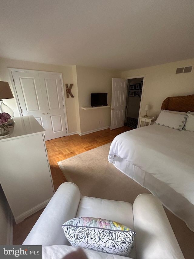 223 Country Gate Rd, Wayne, PA 19087 - bedroom with a closet and baseboards