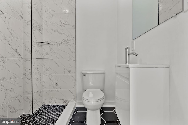 3216 N Randolph St, Philadelphia, PA 19140 - full bathroom featuring tiled shower, vanity, and tile patterned floors