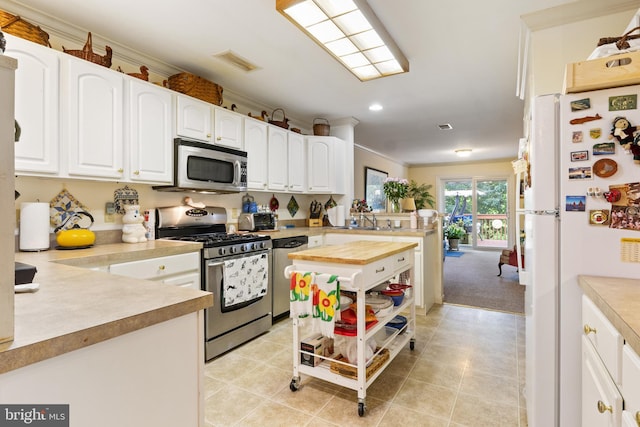 324 Winners Cir Unit 324, Red Lion, PA 17356 - kitchen featuring stainless steel appliances, white cabinets, light countertops, a peninsula, and recessed lighting