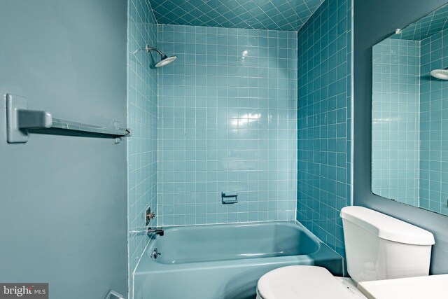 30 Scott Ct, Chesterbrook, PA 19087 - full bathroom with toilet and shower / washtub combination
