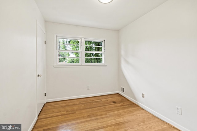 7119 Sea Cliff Rd, Mclean, VA 22101 - empty room featuring light wood-type flooring and baseboards