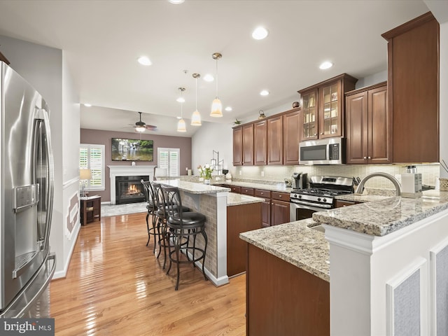 5910 Constance Way, New Market, MD 21774 - kitchen featuring stainless steel appliances, a breakfast bar, a peninsula, ceiling fan, and open floor plan