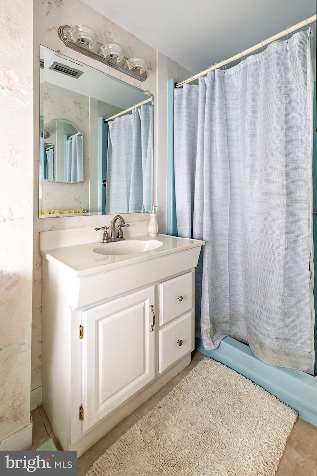 14 Haddonfield Cmns Unit 14, Haddonfield, NJ 08033 - bathroom with vanity and a shower with shower curtain