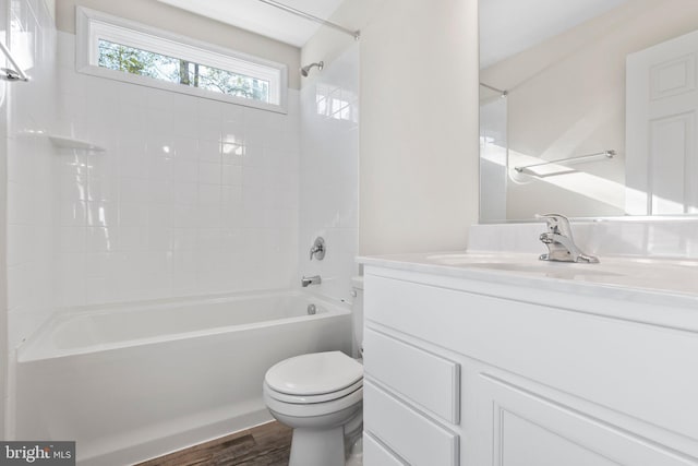 916 Lakeview Dr, Colonial Beach, VA 22443 - full bathroom featuring vanity, washtub / shower combination, and wood finished floors