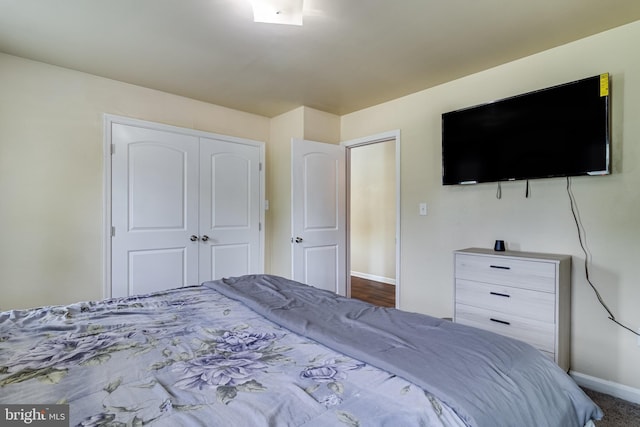 104 W Hawthorne Dr, La Plata, MD 20646 - bedroom with baseboards and a closet