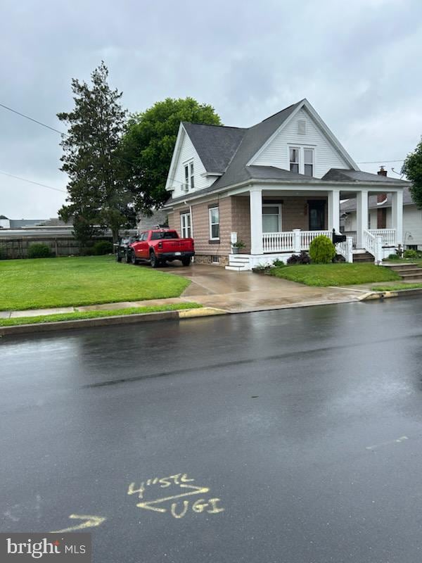 430 S Brown St, Lewistown, PA 17044 - view of front of property with covered porch and a front lawn