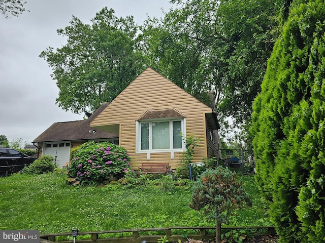 10 Quay Rd, Levittown, PA 19057 - view of front facade with an attached garage