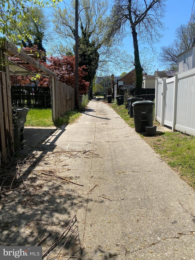 1025 47th Pl NE, Washington, DC 20019 - view of concrete alley