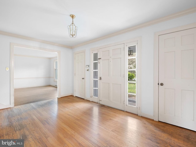407 Owls Nest Rd, Wilmington, DE 19807 - foyer featuring light wood finished floors, ornamental molding, and a chandelier