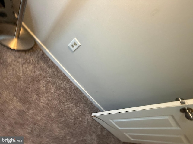 1545 Russett Dr, Warminster, PA 18974 - detailed view of carpet
