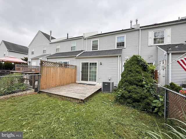 1545 Russett Dr, Warminster, PA 18974 - rear view of property with a fenced backyard and a wooden deck