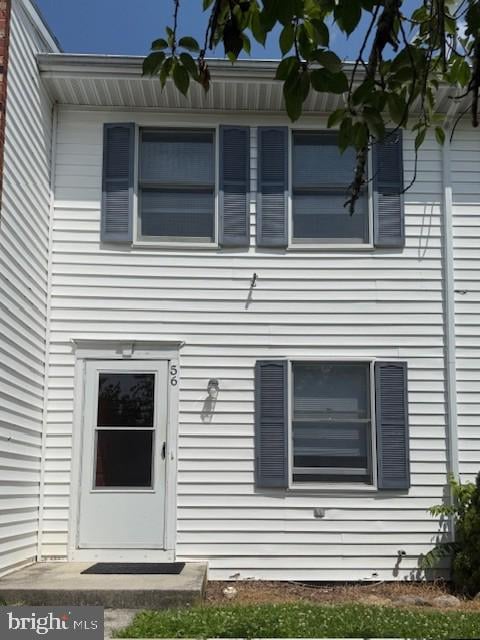 56 W Bishop Ln, Smithsburg, MD 21783 - view of side of home