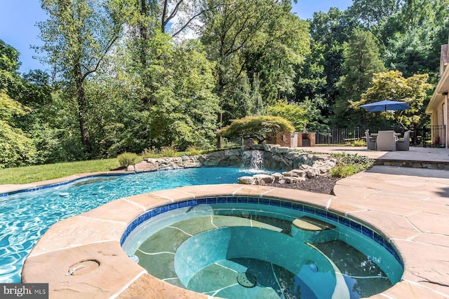 3500 Windy Bush Rd, New Hope, PA 18938 - swimming pool featuring an in-ground hot tub