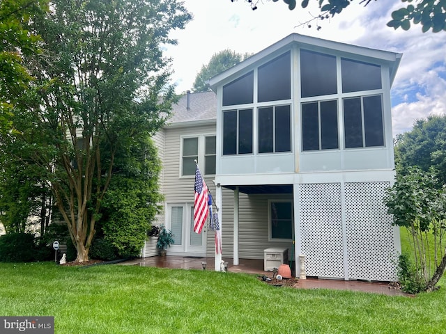 7 Covington Dr, Fredericksburg, VA 22406 - back of property featuring a yard and a patio area