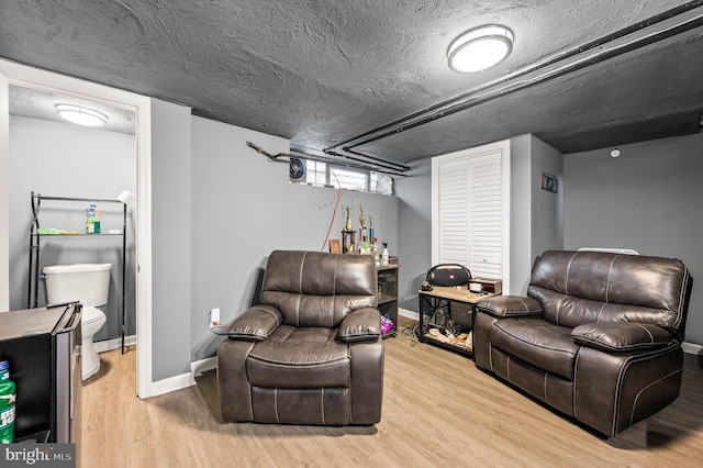 246 Le Carra Dr, Lansdowne, PA 19050 - sitting room featuring light wood-style floors and baseboards