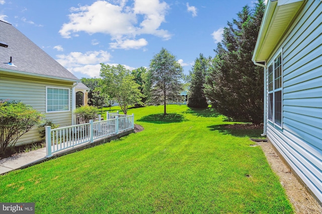 16916 Four Seasons Dr, Dumfries, VA 22025 - view of green lawn