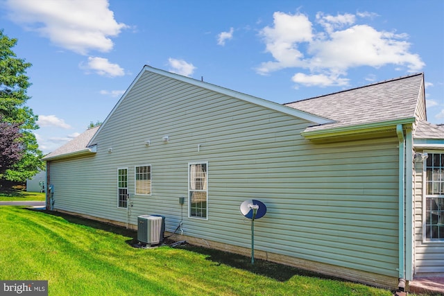 16916 Four Seasons Dr, Dumfries, VA 22025 - view of property exterior with a lawn and roof with shingles