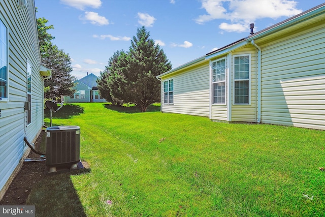16916 Four Seasons Dr, Dumfries, VA 22025 - view of green lawn