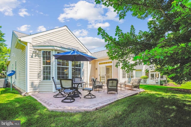 16916 Four Seasons Dr, Dumfries, VA 22025 - rear view of property featuring a yard and a patio area