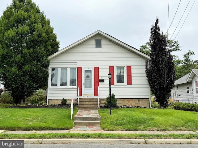 413 N Warwick Rd, Magnolia, NJ 08049 - bungalow-style house featuring entry steps