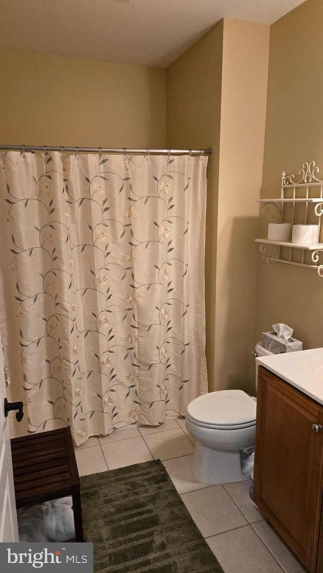 1000 Fountainview Cir Unit 1406, Newark, DE 19713 - full bath with tile patterned floors, vanity, and a shower with shower curtain