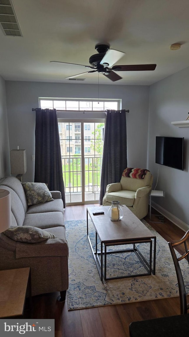 1000 Fountainview Cir Unit 1406, Newark, DE 19713 - living room featuring ceiling fan, plenty of natural light, and wood finished floors