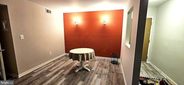 9633 White Acre Rd Unit C2, Columbia, MD 21045 - hall featuring wood finished floors and baseboards