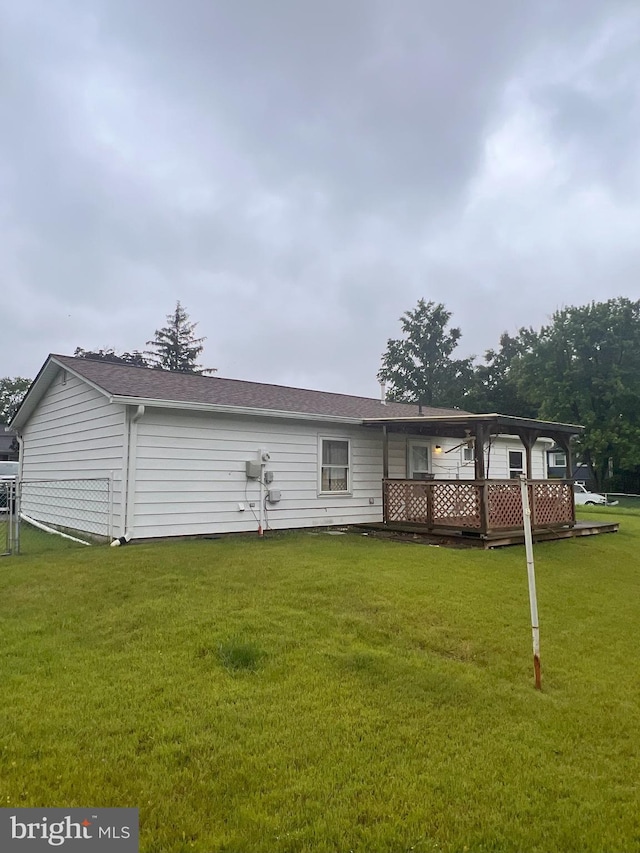 815 S Cypress Ct, Sterling, VA 20164 - back of property with a lawn