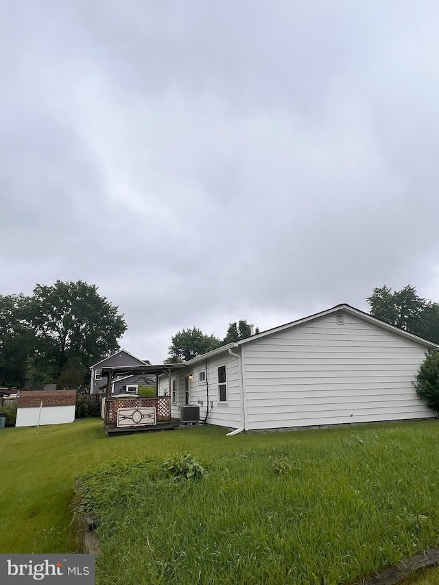 815 S Cypress Ct, Sterling, VA 20164 - view of front of property with a front lawn