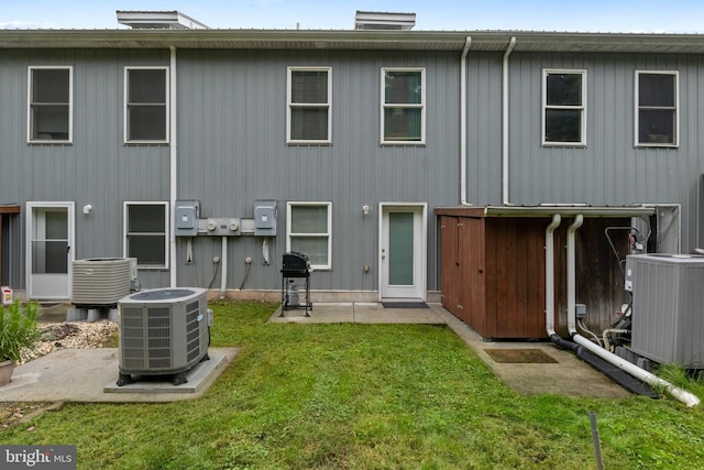 65 Petersburg Ln, Duncannon, PA 17020 - rear view of property featuring a yard and a patio area