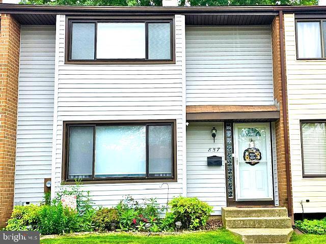 857 Jamestown Rd, East Windsor, NJ 08520 - view of front facade