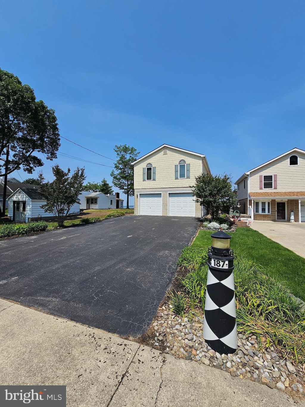 view of front of house featuring driveway and an attached garage