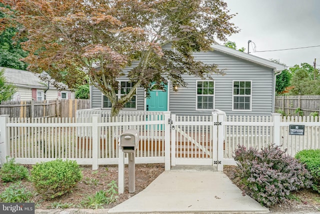 11 Sunset Ln, Bridgeton, NJ 08302 - view of front facade featuring a gate and a fenced front yard