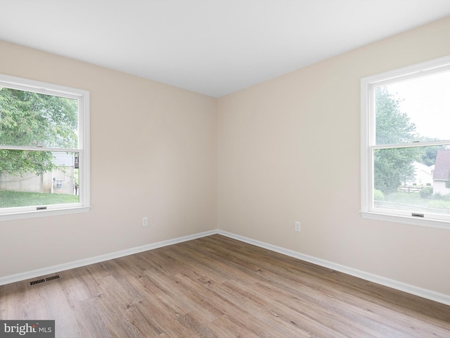 8 Taylors Farm Dr, Newark, DE 19711 - spare room featuring light wood-type flooring and baseboards