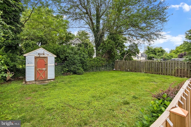 150 Coolidge Ave, Lawrence Township, NJ 08648 - view of yard featuring a storage unit