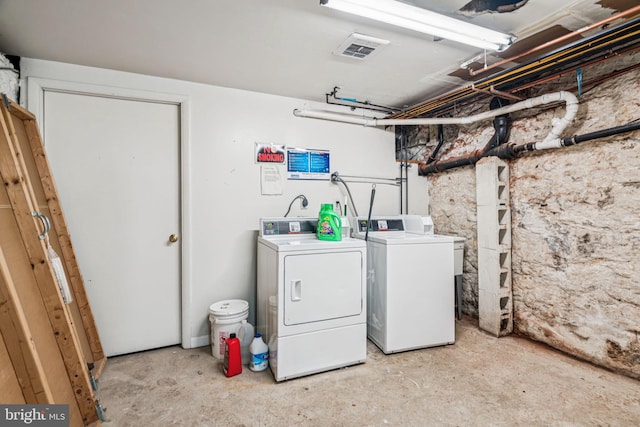 1917 Spring Garden St, Philadelphia, PA 19130 - laundry room featuring independent washer and dryer