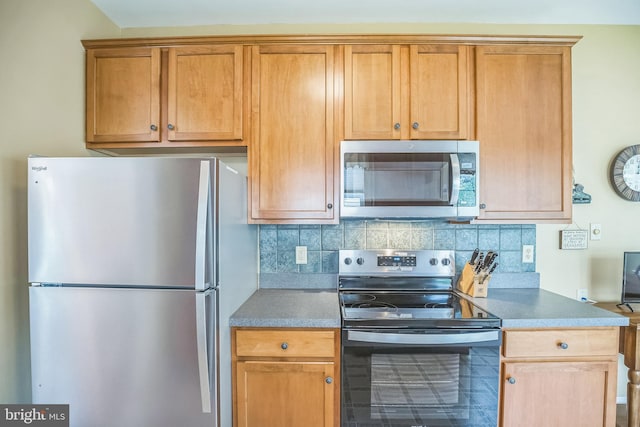 3132 Arbour Green Ct, Hatfield, PA 19440 - kitchen featuring stainless steel appliances and decorative backsplash