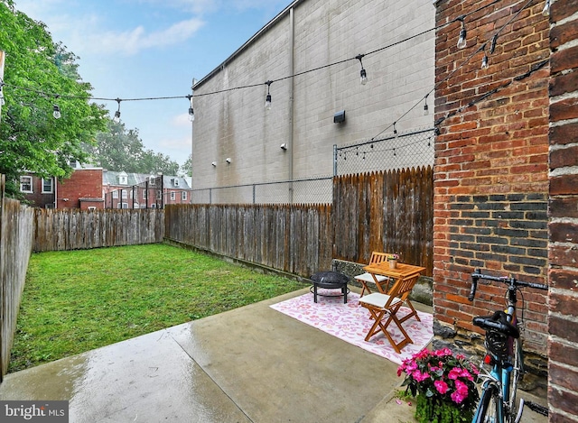 528 N St, Lancaster, PA 17602 - fenced backyard with a patio and an outdoor fire pit