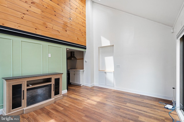 4102 N W St, Wilmington, DE 19802 - unfurnished living room with crown molding and wood finished floors