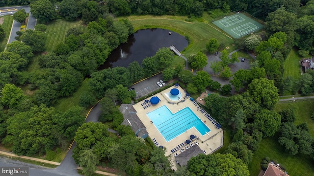 9708 S Park Cir, Fairfax Station, VA 22039 - aerial overview of property's location with a pool and a nearby body of water