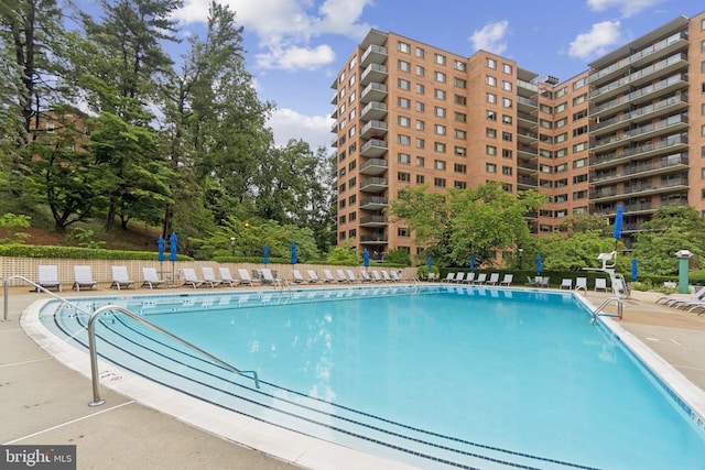 4201 Cathedral Ave NW Unit 122E, Washington, DC 20016 - view of community pool