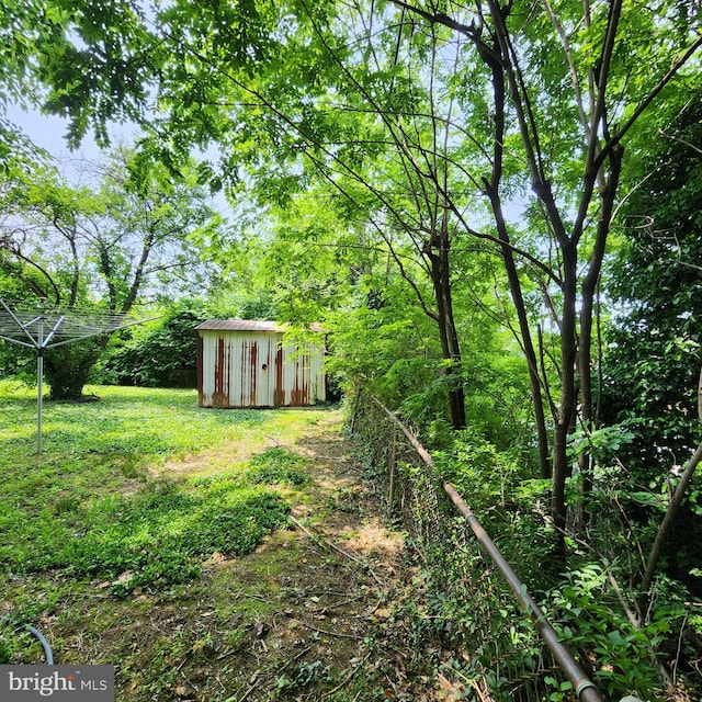 5508 Mayview Ave, Baltimore, MD 21206 - view of yard with a storage shed