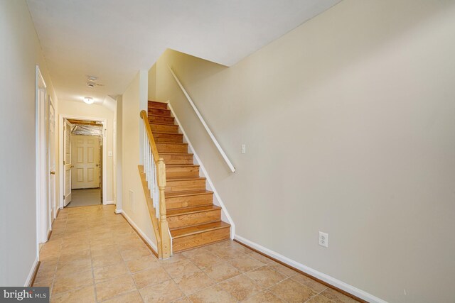 6187 Les Dorson Ln, Alexandria, VA 22315 - staircase featuring baseboards