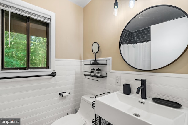 877 Shangri La Rd, Bentonville, VA 22610 - full bath with a wainscoted wall and tile walls