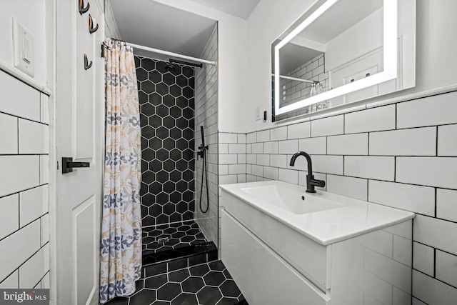 202 Cranford Rd, Cherry Hill, NJ 08003 - bathroom with tiled shower, vanity, tile walls, and tile patterned flooring