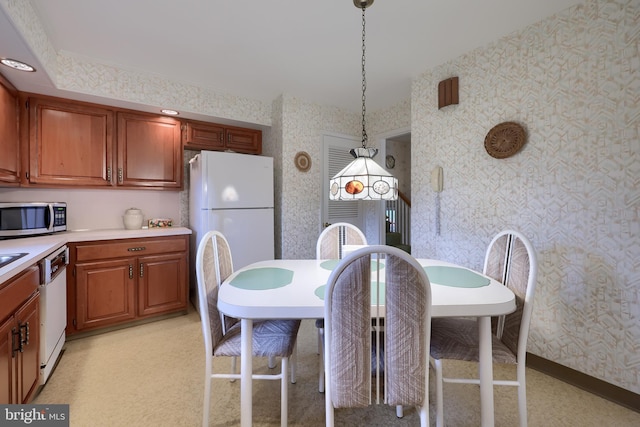 2202 Burkey Dr, Reading, PA 19610 - dining area featuring wallpapered walls