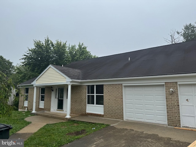 10408 Carlyn Ridge Rd, Damascus, MD 20872 - ranch-style house with brick siding, driveway, and an attached garage