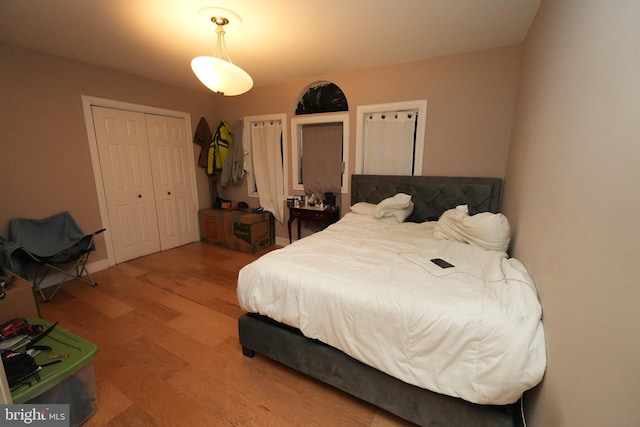 328 N Mechanic St, Cumberland, MD 21502 - bedroom featuring a closet and wood finished floors