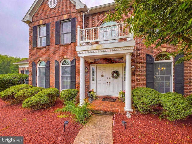 19 Pheasant Run Rd, New Hope, PA 18938 - entrance to property with a balcony and brick siding