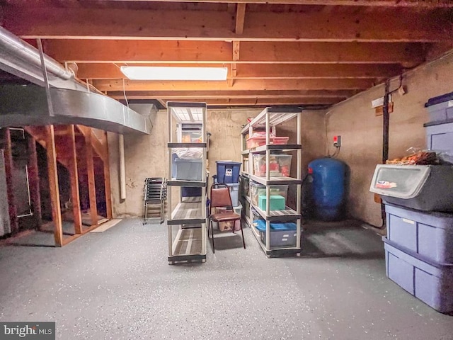 19 Pheasant Run Rd, New Hope, PA 18938 - unfinished below grade area featuring a water pressure tank